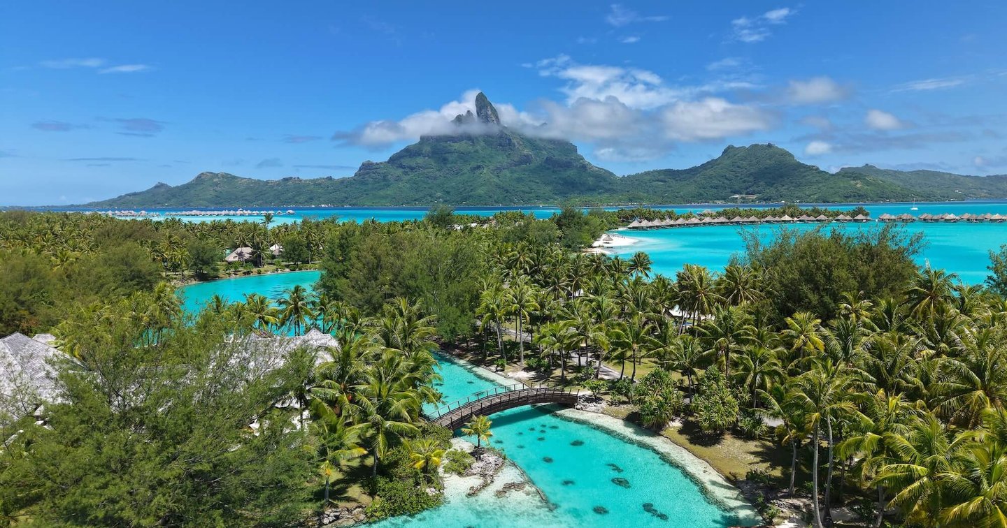 Maldives vs Bora Bora